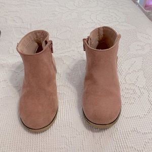Girl’s pink suede booties size 10